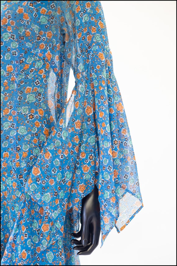Original True Vintage 1970s Blue Floral Cotton Vo… - image 4