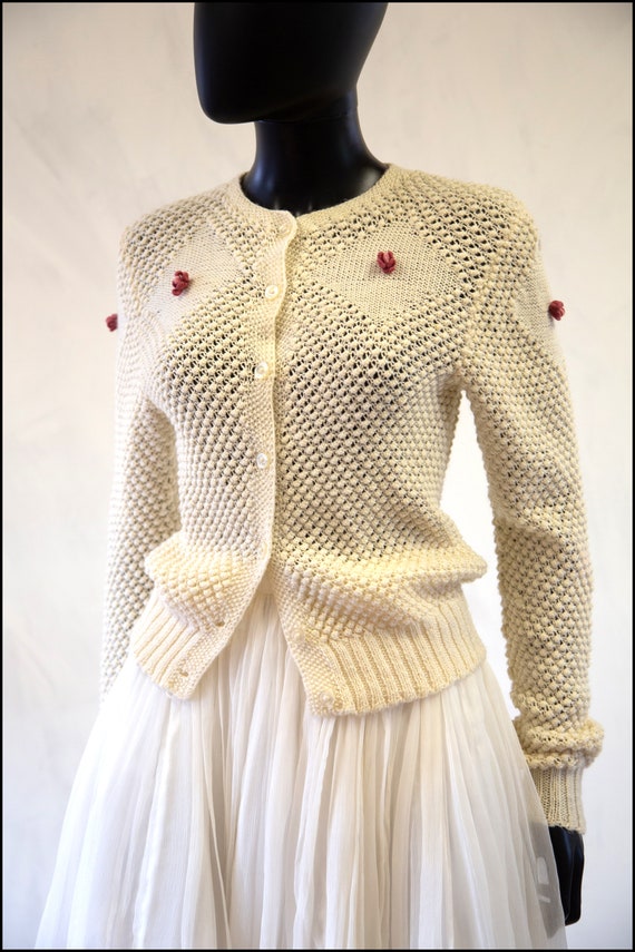 Original True Vintage 1970s Cream Hand Knit Rose … - image 2