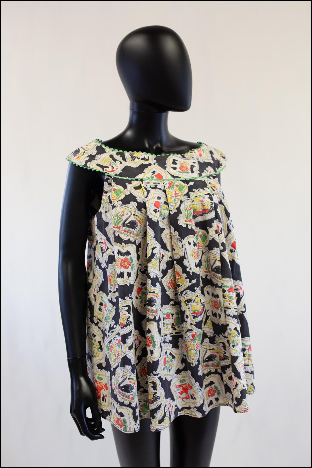 20% SALE /// Vintage 1950s Model T Car Novelty Print Dress | XS/S