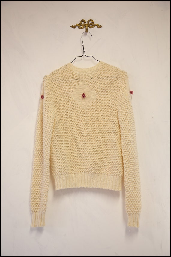 Original True Vintage 1970s Cream Hand Knit Rose … - image 4