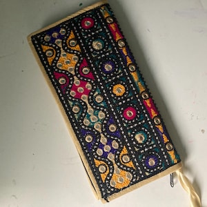 Cartera bordada
