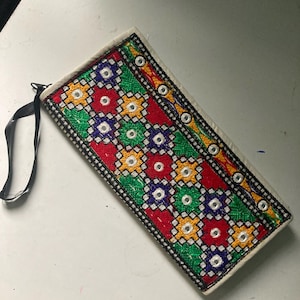 Cartera bordada