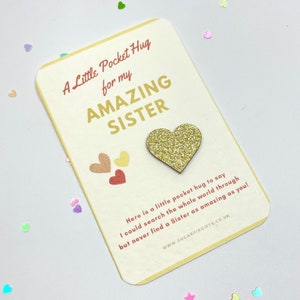 Increíble abrazo de bolsillo para hermanas: bolsa de regalo de organza incluida.