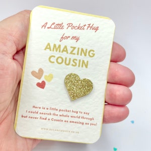 Increíble abrazo de bolsillo para primos: bolsa de regalo de organza incluida.