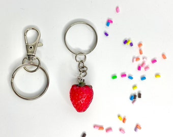 Charm de sac/porte-clés fraise - Pochette cadeau en organza gratuite incluse