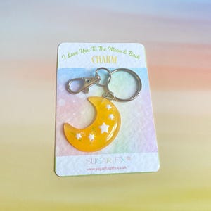 Portachiavi/ciondolo per borsa "To The Moon and Back Little Hug", portachiavi con luna, sacchetto regalo in organza incluso.
