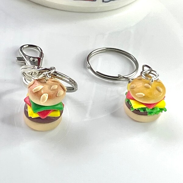 Porte-clés cheeseburger fait main, porte-clés pour amateur de restauration rapide - Pochette cadeau en organza gratuite incluse