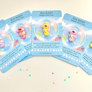 Abrazo de bolsillo Sea Horse Buddy: bolsa de regalo de organza incluida