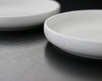 B-grade white ceramic cat bowl Ø 18.2 cm – Flat, anti-whisker stress bowl for maximum comfort, feeding bowl suitable for CAT LOURI