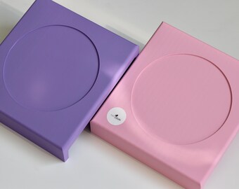 Pop of Color: Set Schräge Napferhöhung & Schwarzer Keramiknapf (B-Ware) ''Komfort'' – Ergonomisches Set mit Schönheitsfehlern, CAT LOURI
