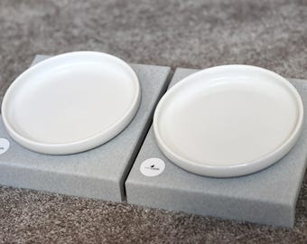 Exclusive: Set of straight cat bowl risers & ceramic bowl in white, bowl riser, feeding station, white cat bowl, feeding area, CAT LOURI