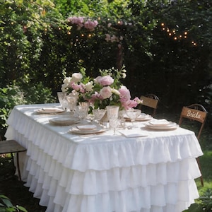 Falda de mesa blanca brillante con volantes escalonados, mantel rectangular, cubierta de mesa bicolor en capas para bodas, baby showers y fiestas de cumpleaños.