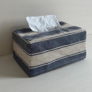 Capa de caixa de lenços de algodão listrada azul. Caixa de lenços retangular, caixa de lenços de tecido, caixa de lenços decorativa.