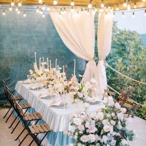 Falda de mesa rectangular con volantes escalonados en azul claro y blanco, cubierta de mesa bicolor en capas para bodas, baby showers y fiestas de cumpleaños.