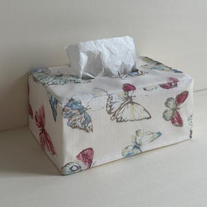 Capa de caixa de lenços de algodão com padrão de borboleta. Caixa de lenços de algodão estampada, caixa de lenços de tecido, caixa de lenços de papel decorativa.