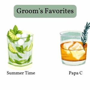 Puede incluir: Ilustraci&oacute;n en acuarela de dos c&oacute;cteles, etiquetados como "Summer Time" y "Papa C", bajo el texto "Groom's Favorites". La bebida "Summer Time" presenta rodajas de lima y menta. "Papa C" tiene hielo y una ramita de romero.