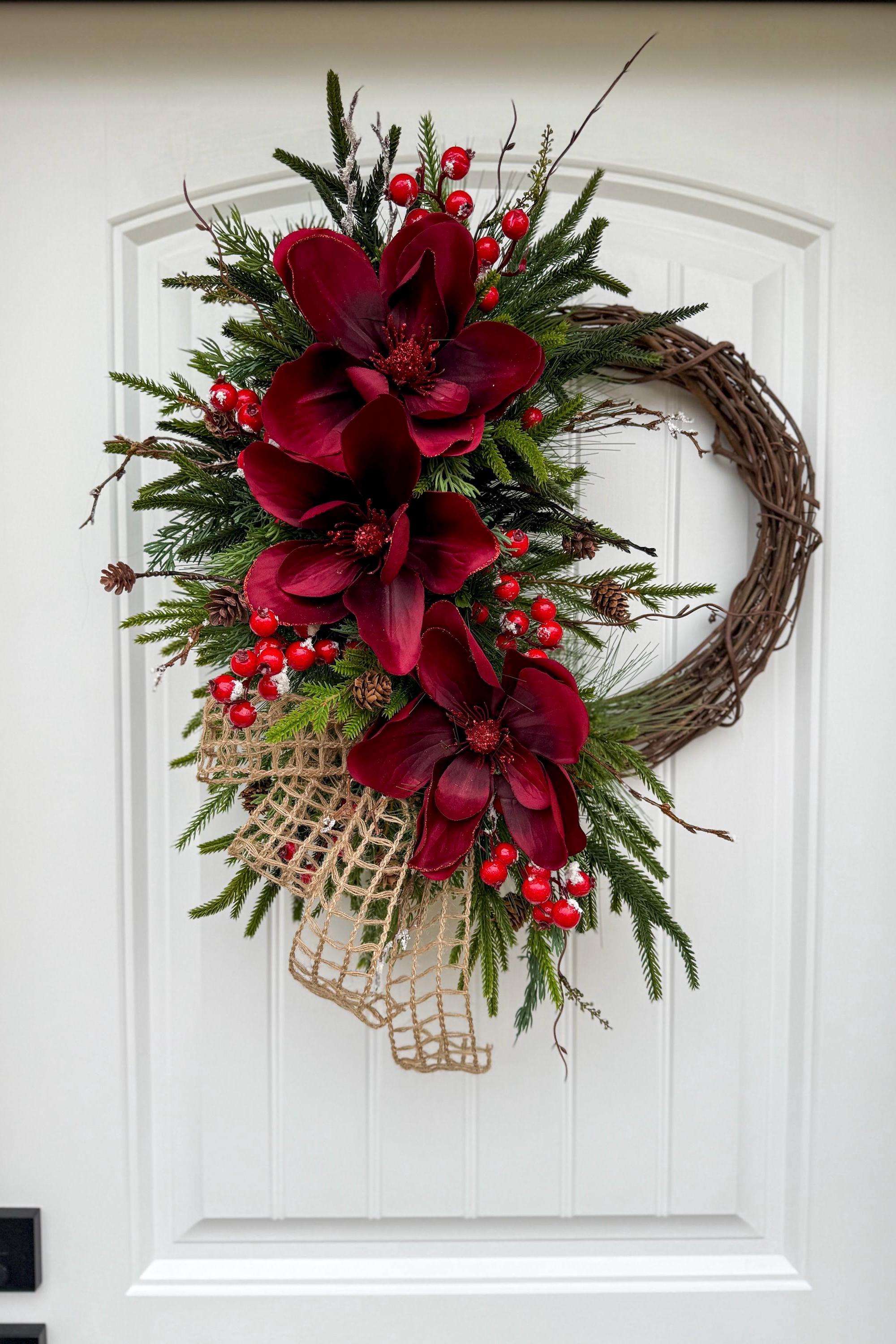 20 Christmas Wreaths for Your Front Door 6 Elegant Burgundy Magnolia Christmas Wreath - Luxe Winter Grapevine…