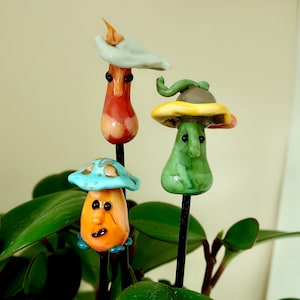 Mushroom Indoor Houseplant Stakes, Fun Decorated Mushroom Planter Stick, Fun Guy Mushroom, Mushroom Creature, Mushroom Indoor Planter Decor