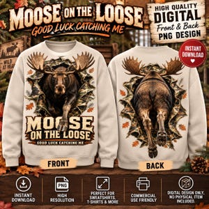 Könnte beinhalten: Ein beigefarbenes Sweatshirt mit einer Grafik eines Elchs, der aus einem Tarnmuster-Riss hervorkommt. Die Vorderseite zeigt den Text MOOSE ON THE LOOSE GOOD LUCK CATCHING ME. Die Rückseite zeigt die Rückansicht desselben Elchs.