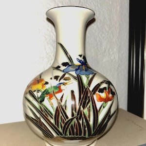 Hand-Painted Ceramic Vase with Birds & Flowers – Vintage-Style Home Decor, Nature-Inspired Pottery, Unique Gift Idea
