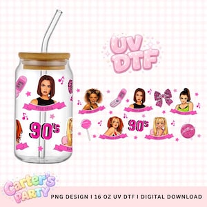 May include: A glass can-shaped cup with a bamboo lid and a glass straw. The cup features pink graphics of the Spice Girls, a pink '90s logo, and the text 'Posh Spice'. The design includes a pink 'UV DTF' logo.