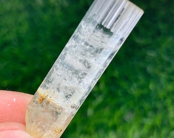 Cristal de aguamarina natural de 25 quilates de Skardu, Pakistán