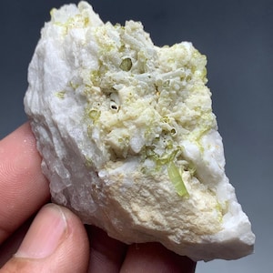 40 g sällsynt grön turmalinkristallkluster med albit - Afghanistan mineralprov