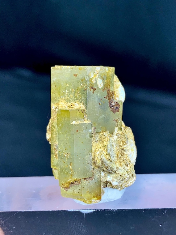 アクアマリン結晶標本：15g パキスタン産の希少な黄緑色の鉱物 - Etsy 日本