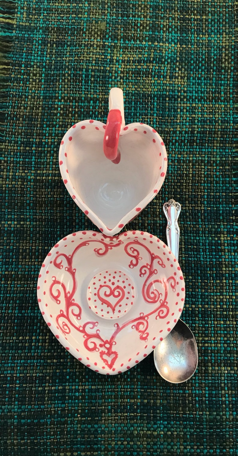 Espresso o taza de té y platillo. Un montón de Hearts demitasse preparado para ese romántico regalo sentimental. cerámica artística imagen 4