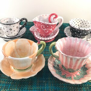 Espresso o taza de té y platillo. Un montón de Hearts demitasse preparado para ese romántico regalo sentimental. cerámica artística imagen 6