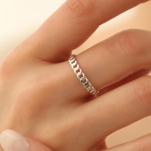 Chain Link Silver Ring - Minimalist Everyday Band