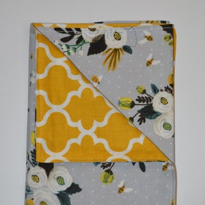 Gray Bee and Flower Cloth Dinner Napkin set 16&quot;x16&quot;, Reversible Grey Floral Napkin set of 4