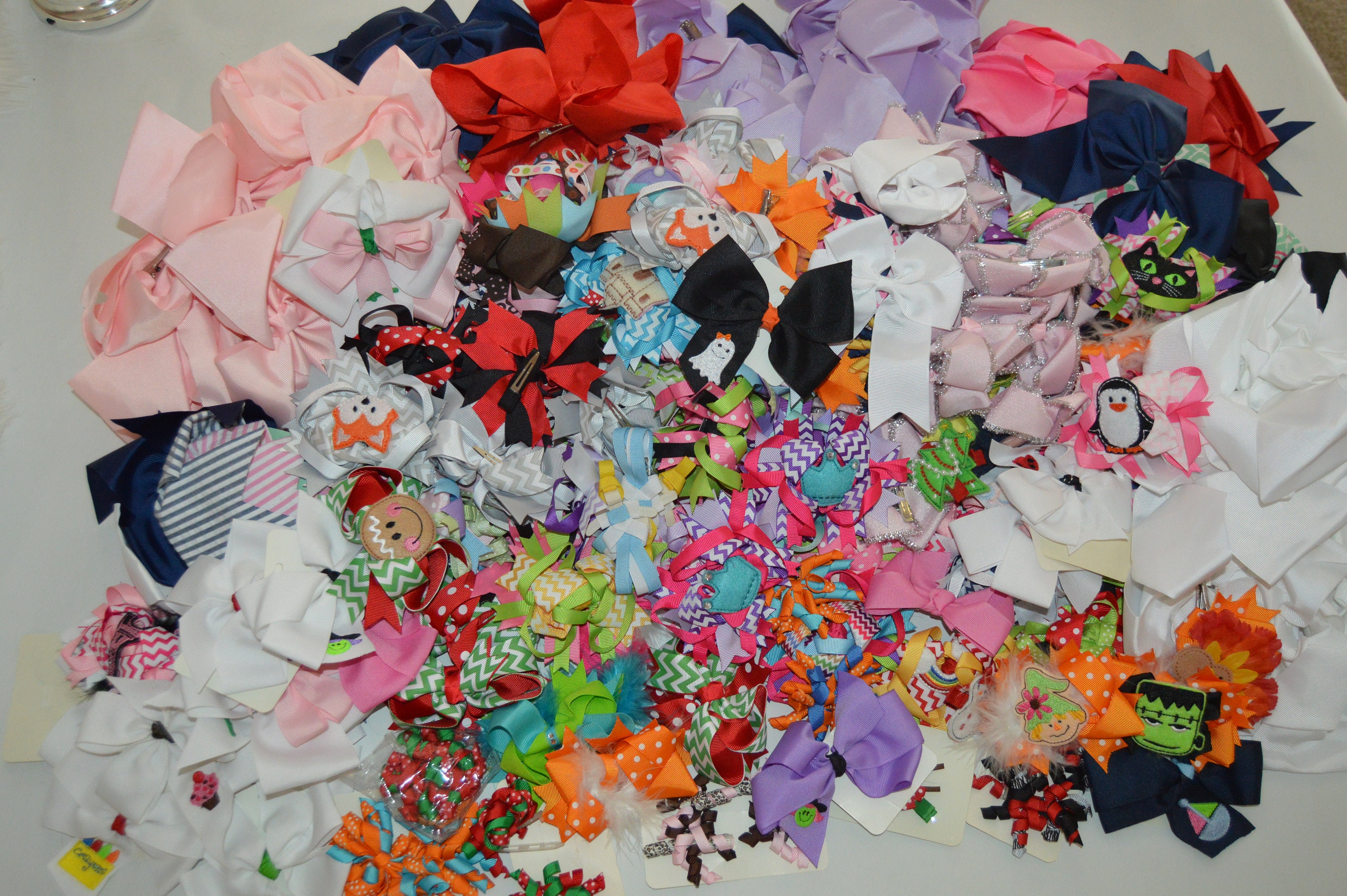 Wholesale Hairbows Lot of 210 Bows and Hair Clips, Craft  display picture 1