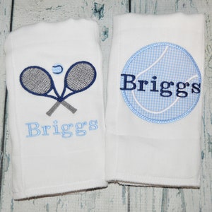 Juego de 2 paños para eructar de tenis para niños Burpies MONOGRAM Tenis personalizado o elige tu propio tema