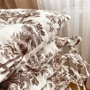 Cojín para silla personalizado de tela Toile de Jouy marrón, cojín de asiento capitoné de estilo campestre francés con lazos.