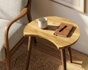 Eiken c-vormige bijzettafel uit het midden van de eeuw moderne banktafel handgemaakt