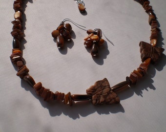 Natural Mauve and Brown Shell Butterfly Necklace Earring Set