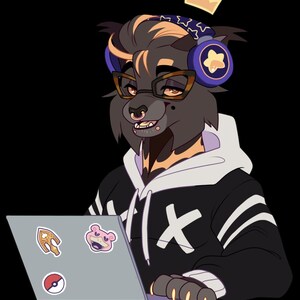 K&ouml;nnte beinhalten: Illustration eines pelzigen Charakters mit Brille, Kopfh&ouml;rern und Krone, der an einem Laptop arbeitet. Der Charakter tr&auml;gt einen schwarzen Hoodie mit wei&szlig;en Streifen und einem X-Design. Auf dem Laptop befinden sich Aufkleber.