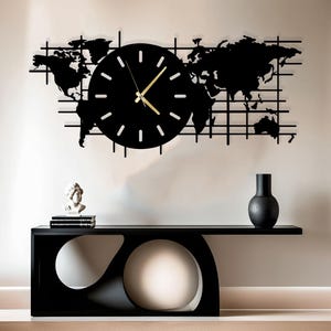 Weltkarte Wanduhr modern, horizontale Büro Wandkunst, große Metall Wanduhr, Home Office Dekor, minimalistische Uhr, Reisegeschenke