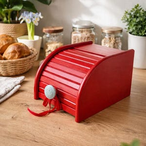 Panera de madera roja con tapa enrollable – Almacenamiento de abeto decorado a mano – Soporte de cocina rústico