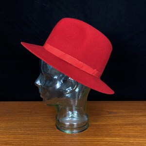 80s or 90s bright red unisex L.L. Bean vintage fedora small extra small s/xs made in england