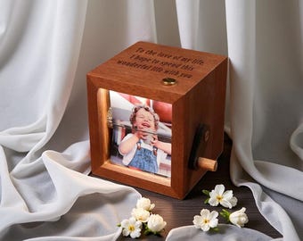 Benutzerdefinierte Baby Foto Flip Box aus Holz, personalisierte Neugeborenen Andenken