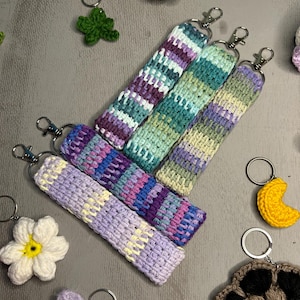 Crochet wristlet with 3 customizable keychains | crochet wristlet | crochet keychains | handmade wristlet | crochet key fob |