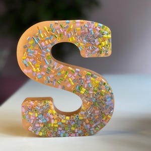 resina, epoxi, letra de epoxi, lámpara de letras, lámpara de noche, juego, juego de resina, juego colorido, juego especial, regalo especial, epoxi especial, epoxi colorido