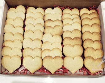 40 x Undecorated heart/round/sun/flower shaped shortcrust Biscuits (small)