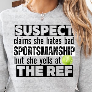 Verdachte claims tennisreferentie | Tennis Mama-png | Tennismoedershirt | Tennisshirt, png PNGEgg | Funny Spirit-kleding | Preppy trendy png-bestand | T-shirt voor tennisbaan