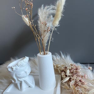 decorative tray with vase for dried flowers