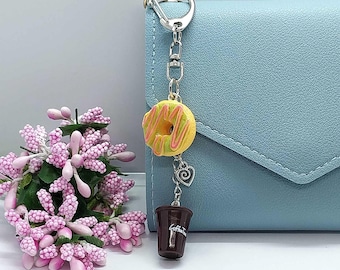 Porte-clés - Donut mignon avec du café - Fait main - Accessoire - Cadeau mignon - Pour les sacs - Quantité limitée
