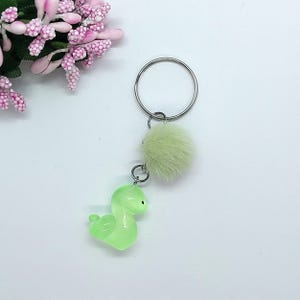 キーリング - ふわふわポンポンと緑のヘビ - アクセサリー - かわいいギフト - キー用