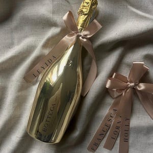 Personalised Wine Glass Stick On Bow, Custom Wedding Champagne Glass Bow, Personalized Satin Bow Name Tags, Drink Name Tags Name Place Cards